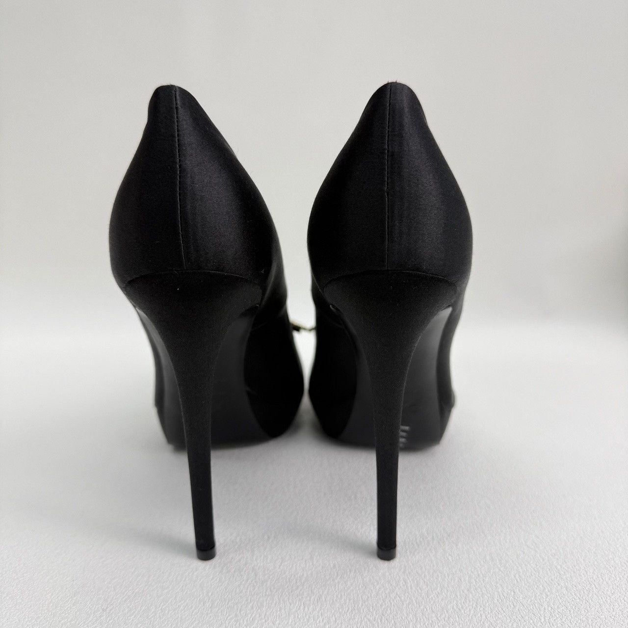 Roger Vivier Roger Vivier Retro Black Lowtop Sneakers us_7-5 Women Size US 7.5 / IT 37.5 - 6 Thumbnail