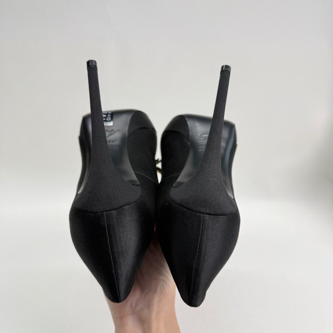 Roger Vivier Roger Vivier Retro Black Lowtop Sneakers us_7-5 Women Size US 7.5 / IT 37.5 - 7 Thumbnail