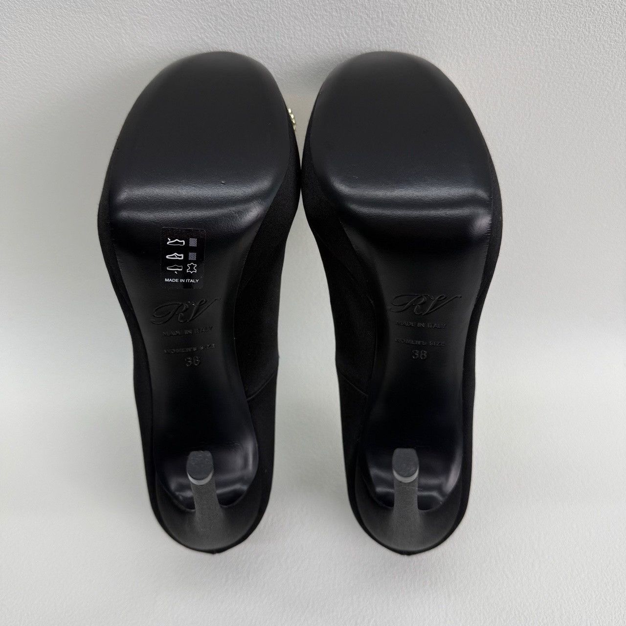 Roger Vivier Roger Vivier Retro Black Lowtop Sneakers us_7-5 Women Size US 7.5 / IT 37.5 - 8 Thumbnail
