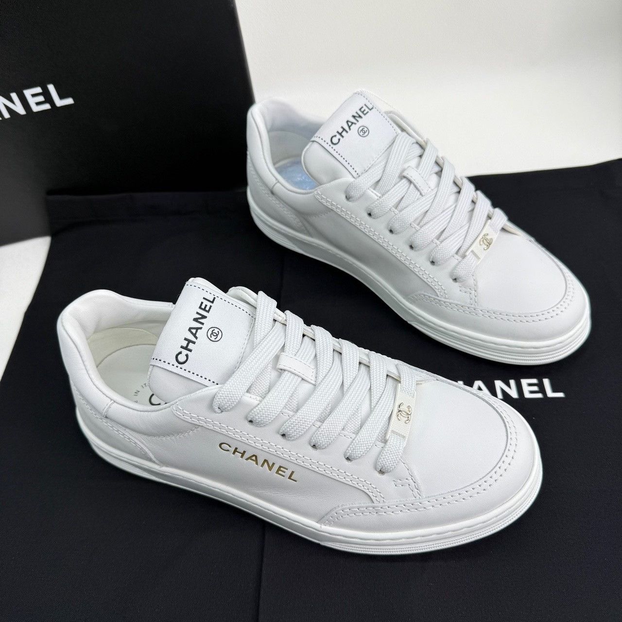 Chanel Chanel White Lowtop Sneakers us_6 Women Size US 6 / IT 36 - 4 Thumbnail