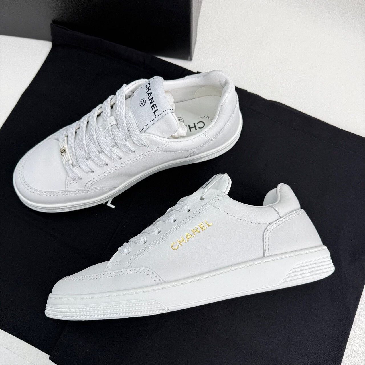 Chanel Chanel White Lowtop Sneakers us_6 Women Size US 6 / IT 36 - 9 Thumbnail