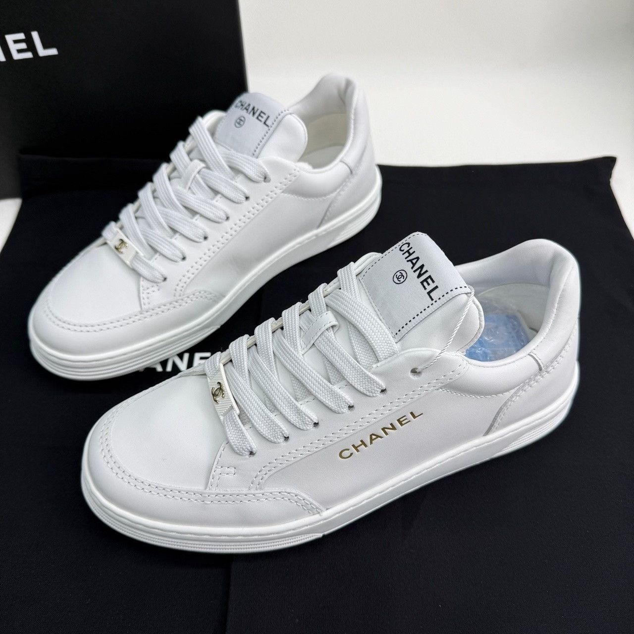 Chanel Chanel White Lowtop Sneakers us_6 Women Size US 6 / IT 36 - 2 Thumbnail