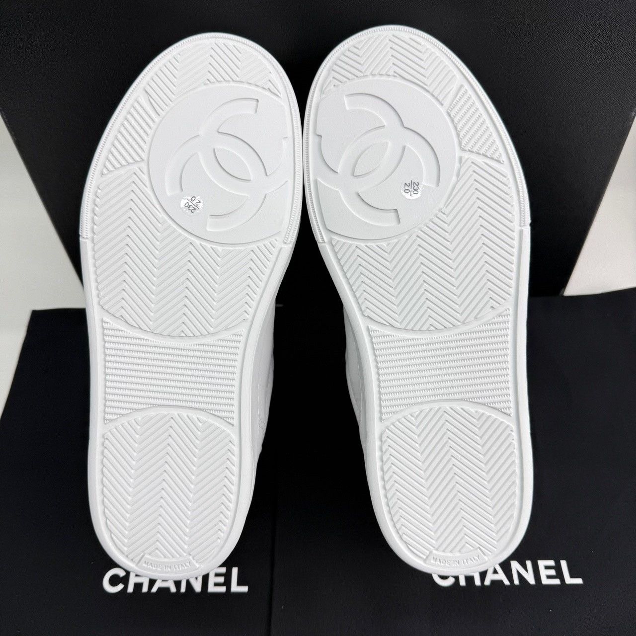 Chanel Chanel White Lowtop Sneakers us_6 Women Size US 6 / IT 36 - 8 Thumbnail