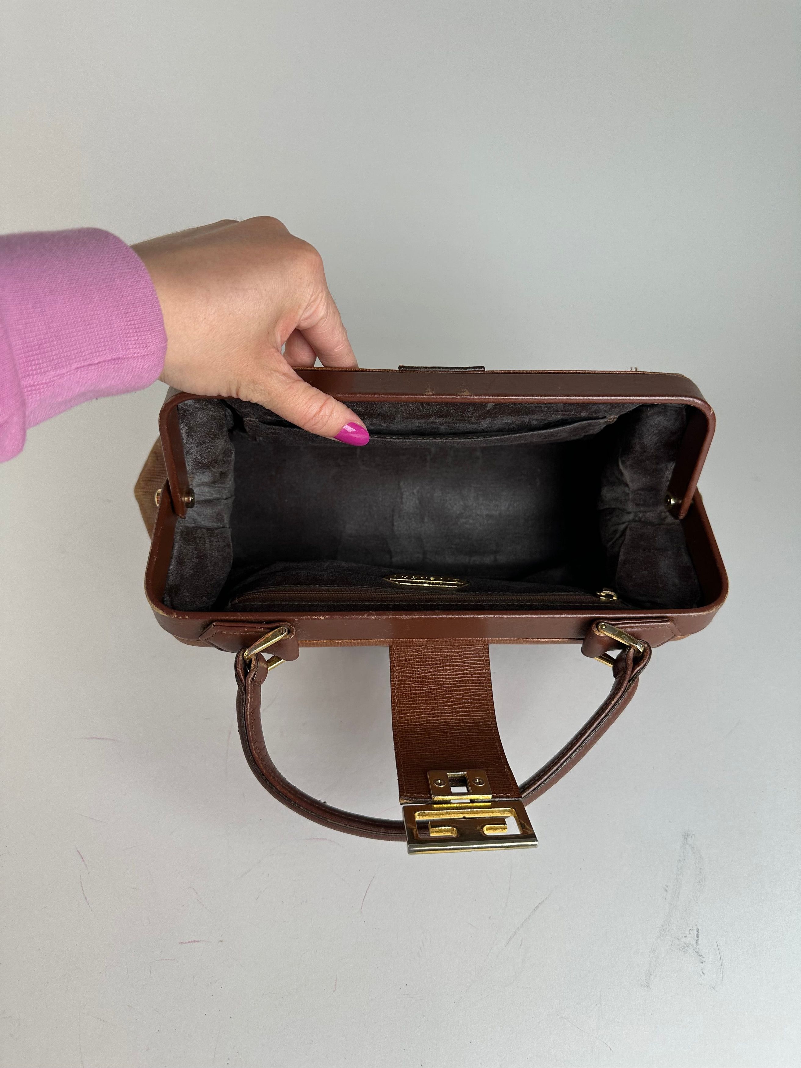 Givenchy Vintage GV3 Leather Handbag Brown Size ONE SIZE - 4 Thumbnail