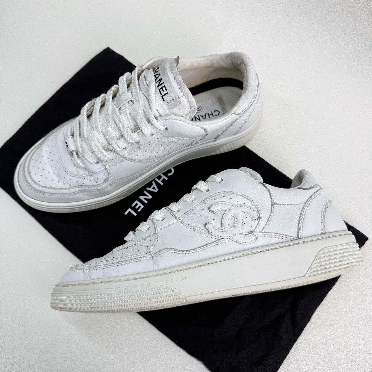 Chanel Chanel Retro White Lowtop Sneakers us_6 Women Size US 6 / IT 36 - 8 Thumbnail