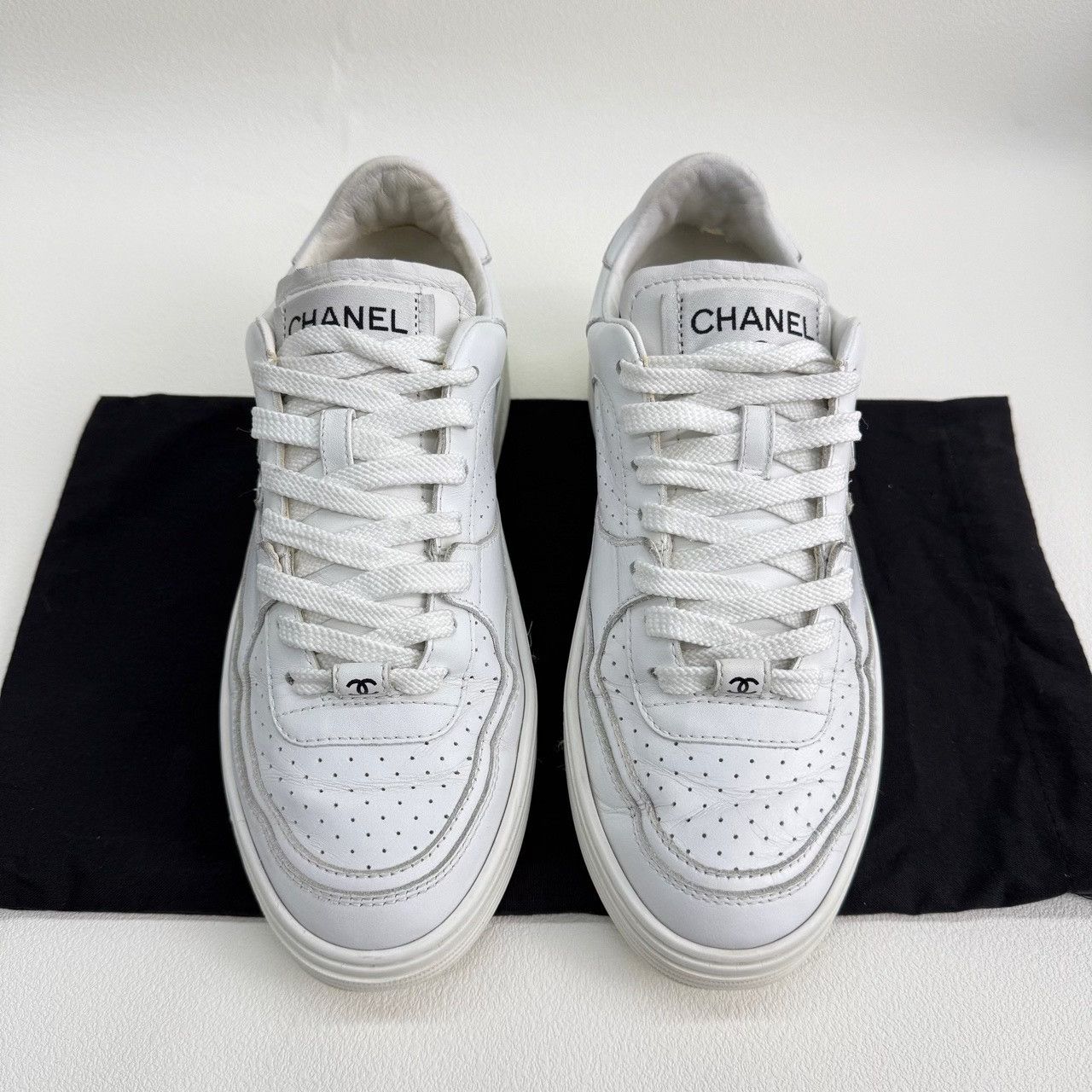 Chanel Chanel Retro White Lowtop Sneakers us_6 Women Size US 6 / IT 36 - 2 Thumbnail