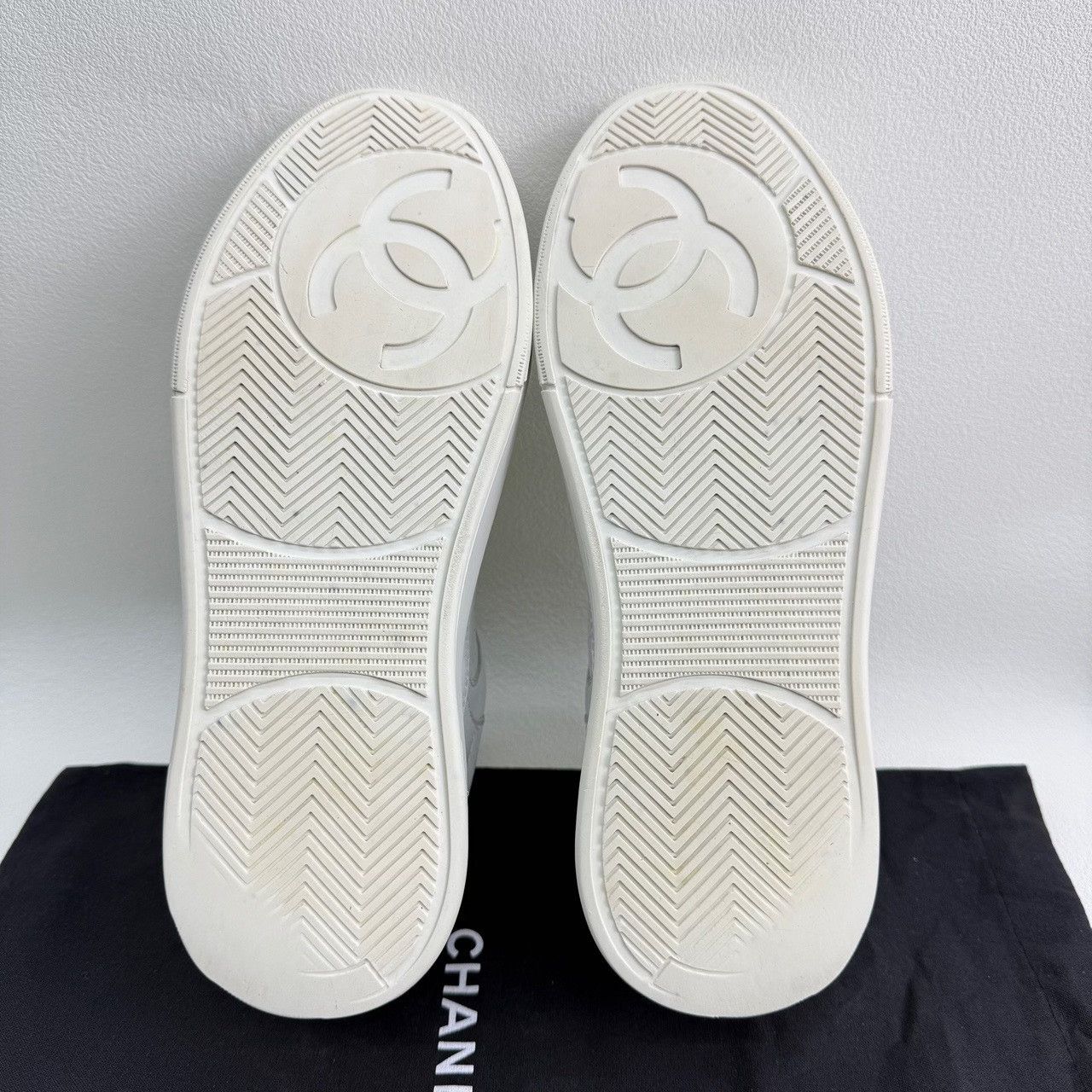 Chanel Chanel Retro White Lowtop Sneakers us_6 Women Size US 6 / IT 36 - 7 Thumbnail