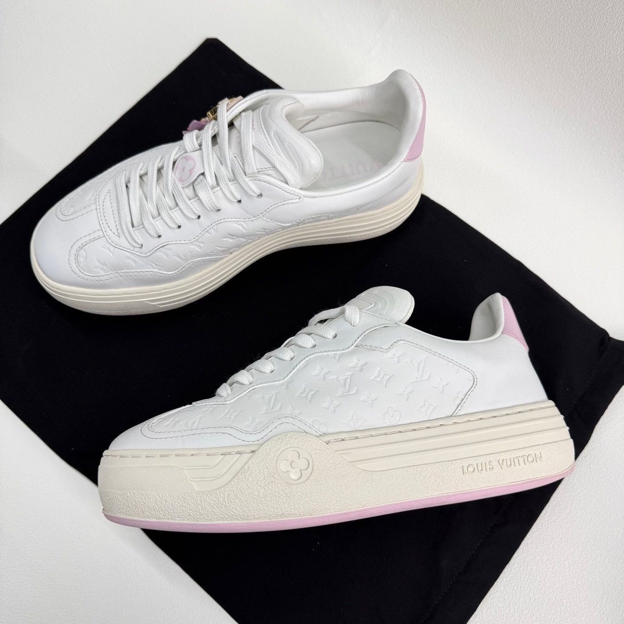 Louis Vuitton Louis Vuitton Leather Pink Lowtop Sneakers us_6-5 Women Size US 6.5 / IT 36.5 - 8 Thumbnail