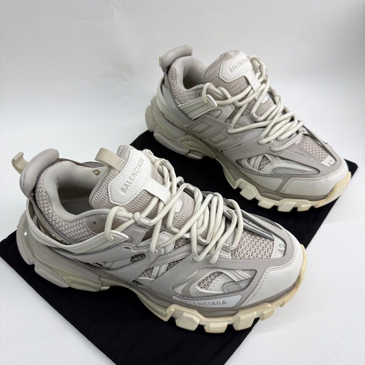 Balenciaga Balenciaga Brown Lowtop Sneakers 9 Men Size US 9 / EU 42 - 3 Thumbnail