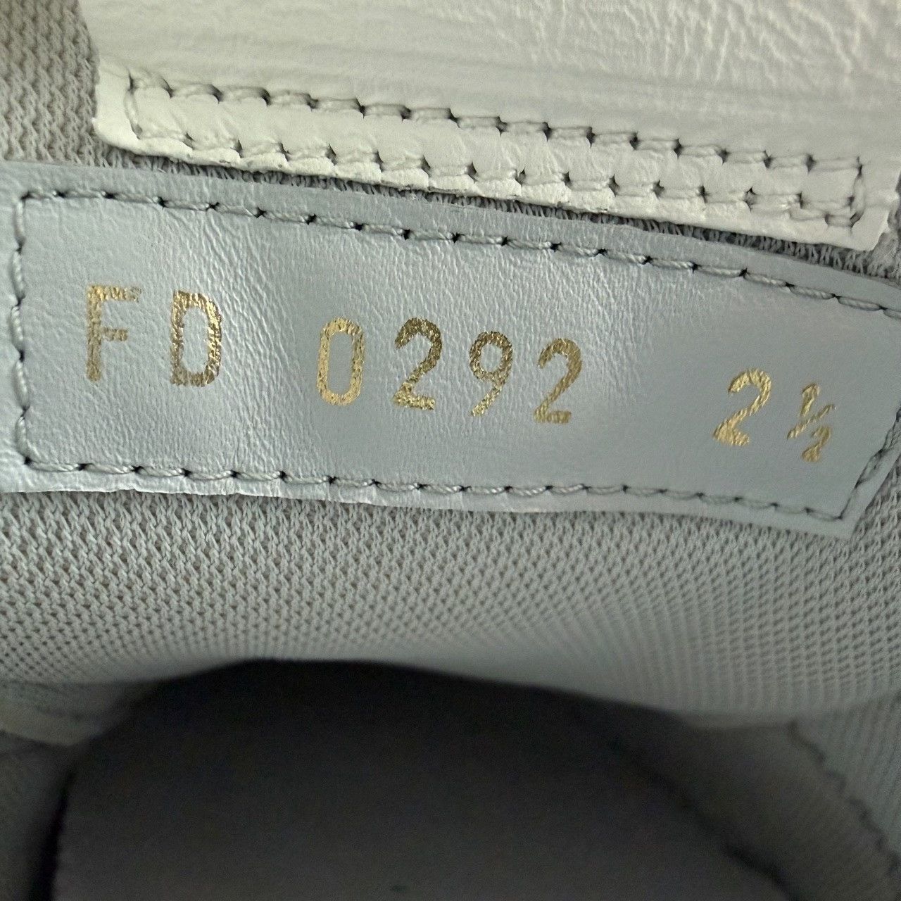 Louis Vuitton Louis Vuitton White Lowtop Sneakers us_6 Women Size US 6 / IT 36 - 6 Thumbnail