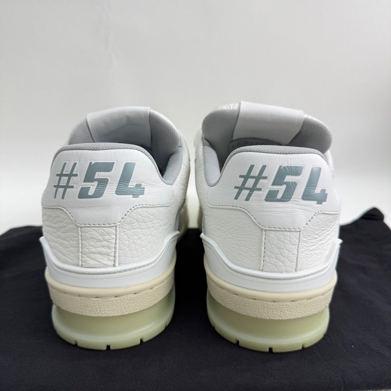 Louis Vuitton Louis Vuitton White Lowtop Sneakers us_6 Women Size US 6 / IT 36 - 5 Thumbnail