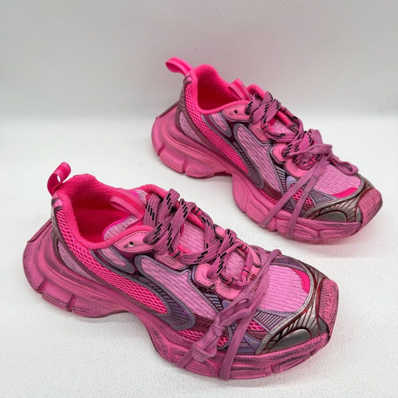 Balenciaga Balenciaga Polyester Red Lowtop Sneakers us_9 Women Size US 9 / IT 39 - 3 Thumbnail