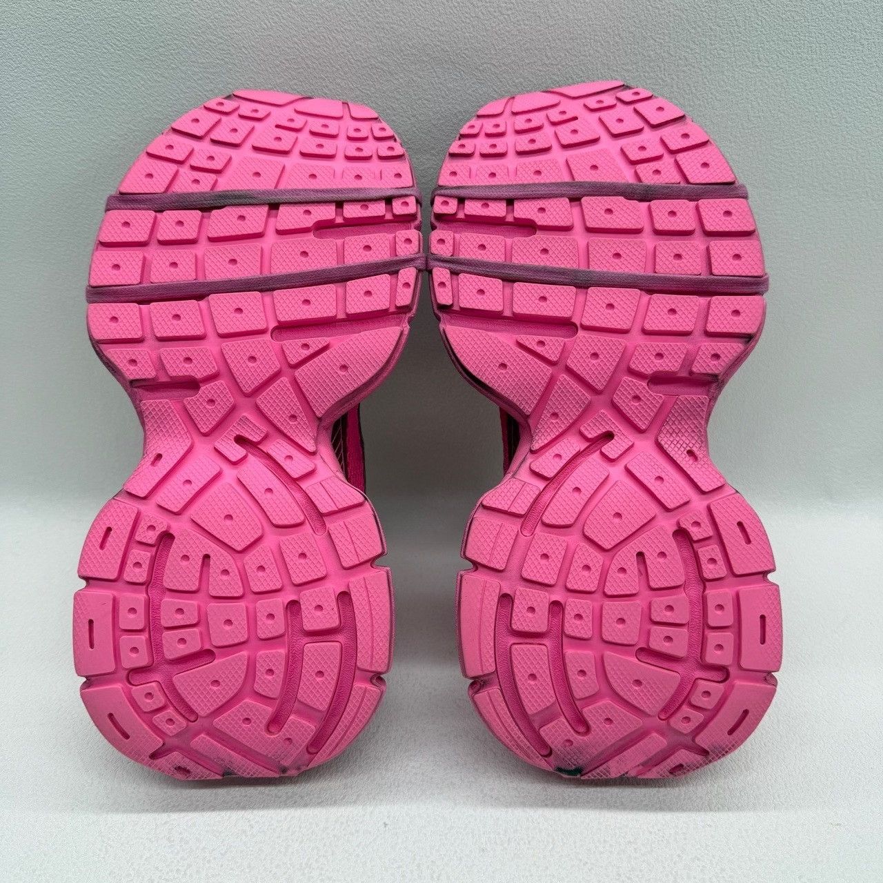 Balenciaga Balenciaga Polyester Red Lowtop Sneakers us_9 Women Size US 9 / IT 39 - 7 Thumbnail