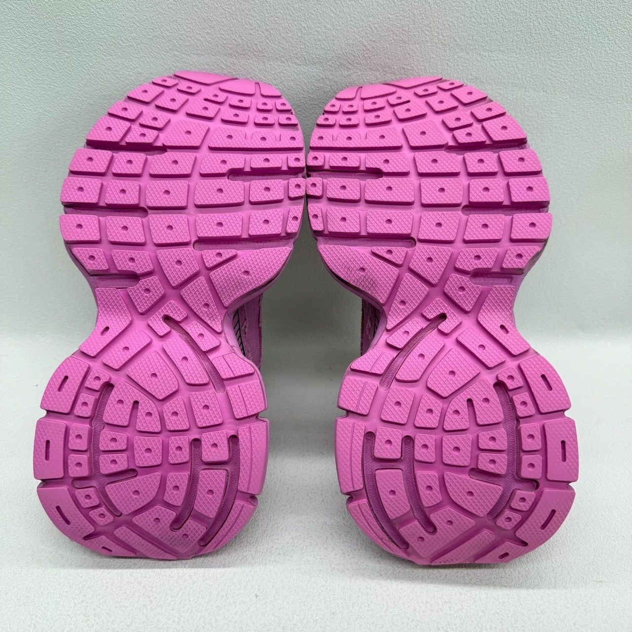 Balenciaga Balenciaga Pink Lowtop Sneakers us_6-5 Women Size US 6.5 / IT 36.5 - 6 Thumbnail