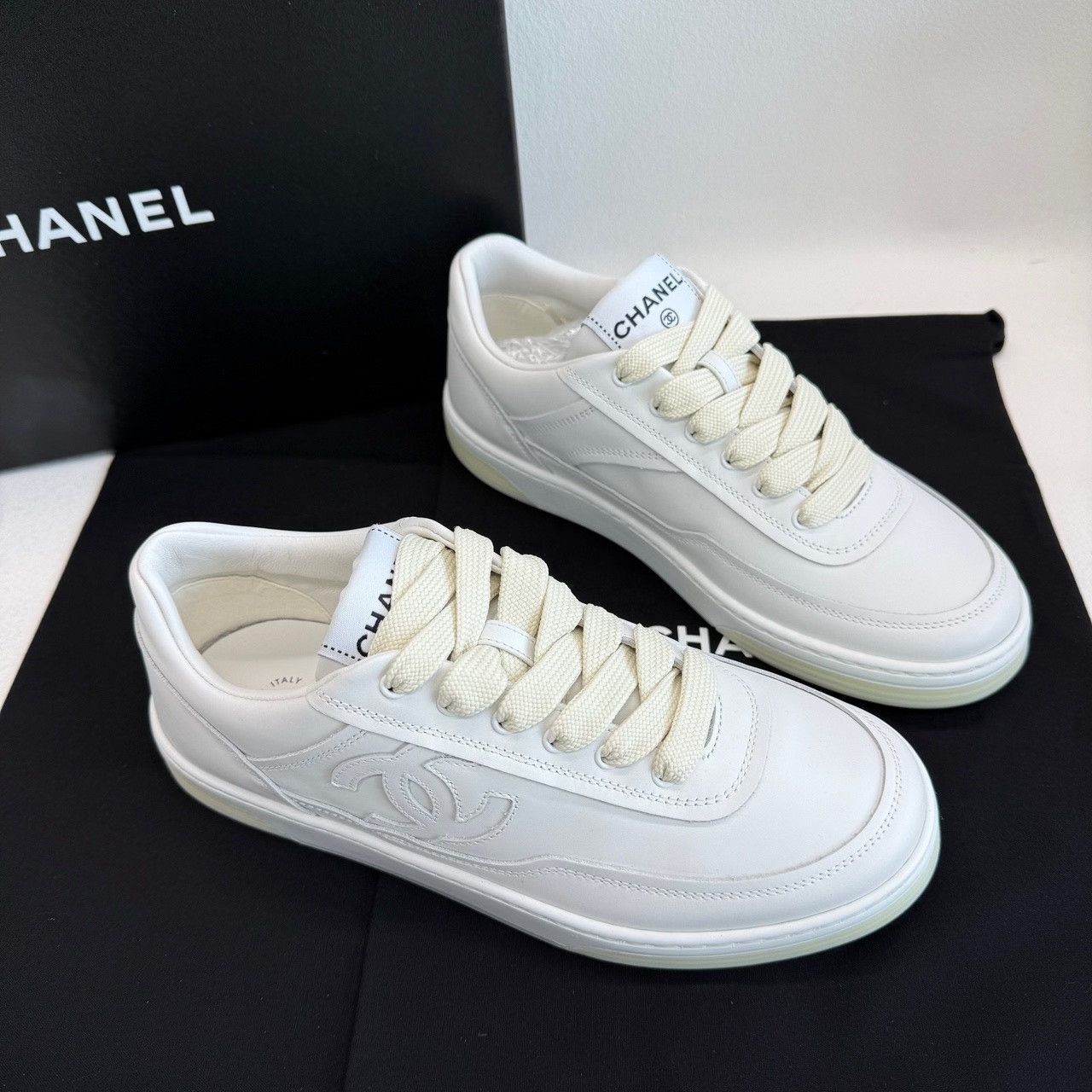 Chanel Chanel Leather White Lowtop Sneakers us_5 Women Size US 5 / IT 35 - 4 Thumbnail