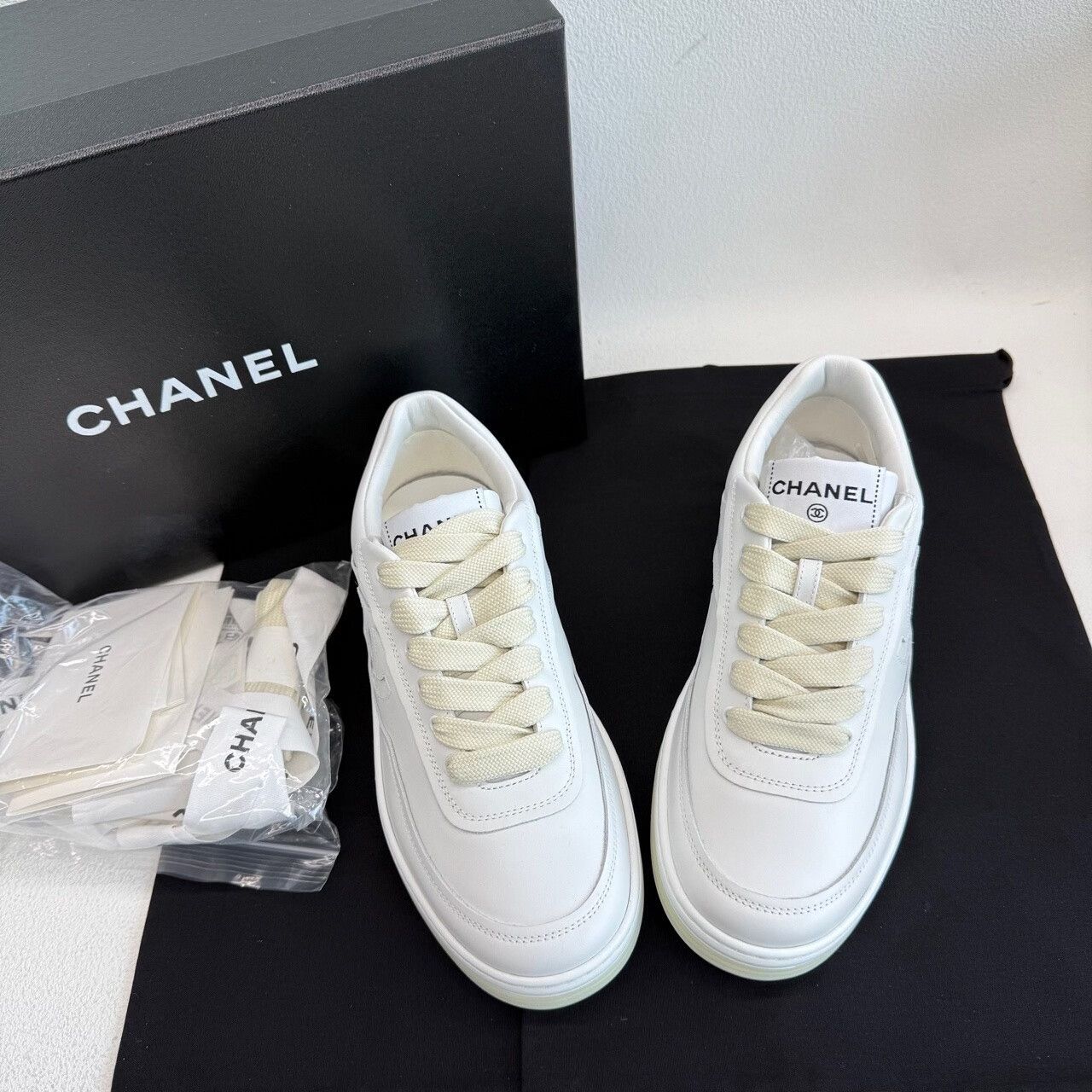 Chanel Chanel Leather White Lowtop Sneakers us_5 Women Size US 5 / IT 35 - 2 Thumbnail