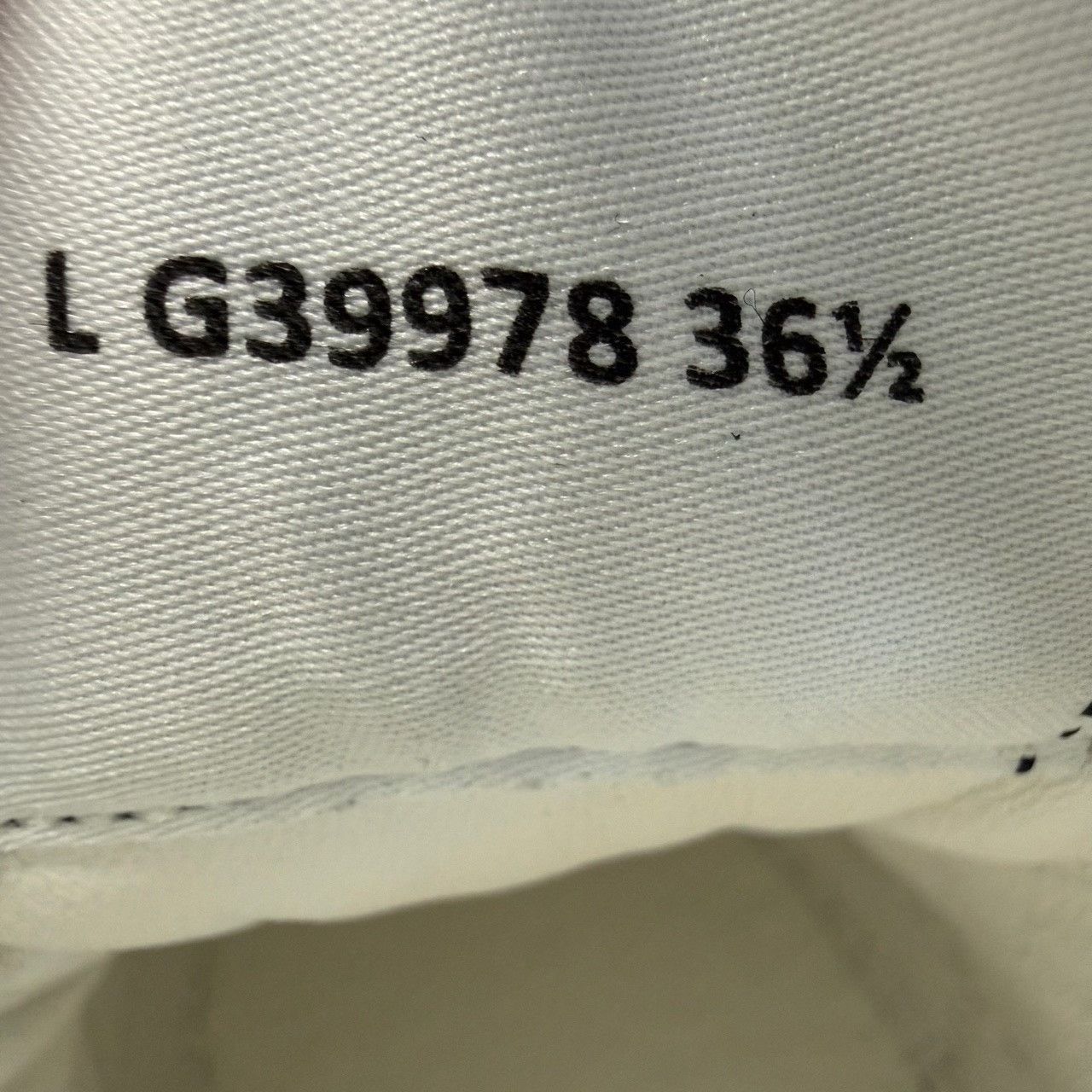 Chanel Chanel Leather White Lowtop Sneakers us_5 Women Size US 5 / IT 35 - 7 Thumbnail