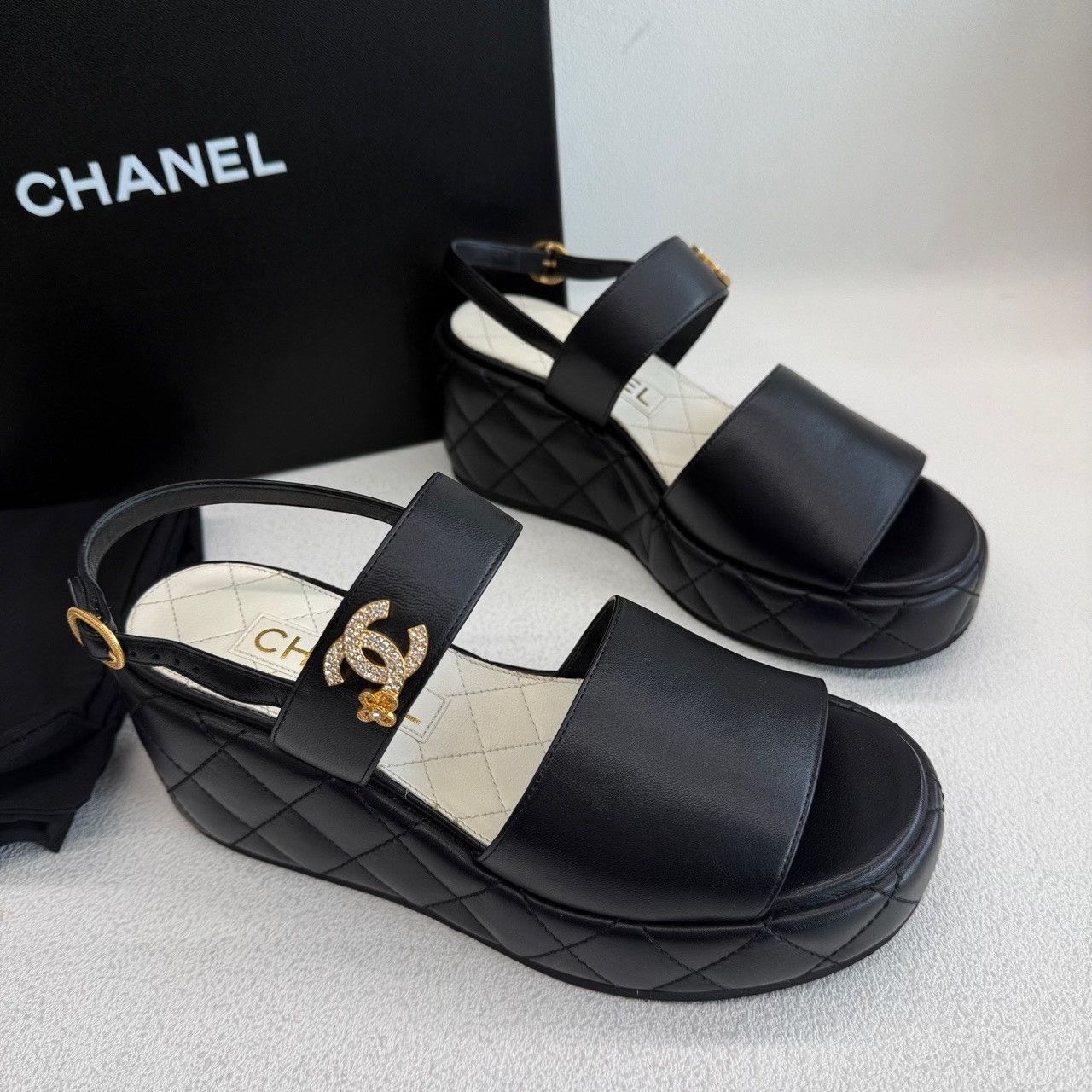 Chanel Chanel Gold Sandals us_6 Women Size US 6 / IT 36 - 4 Thumbnail