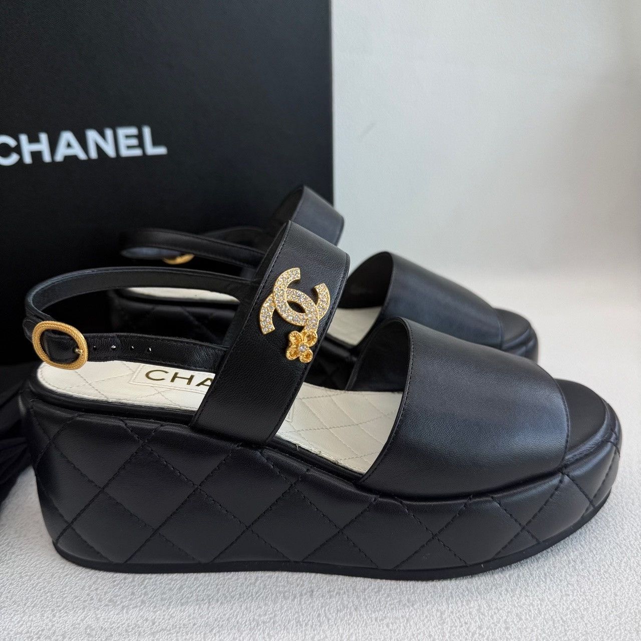 Chanel Chanel Gold Sandals us_6 Women Size US 6 / IT 36 - 5 Thumbnail