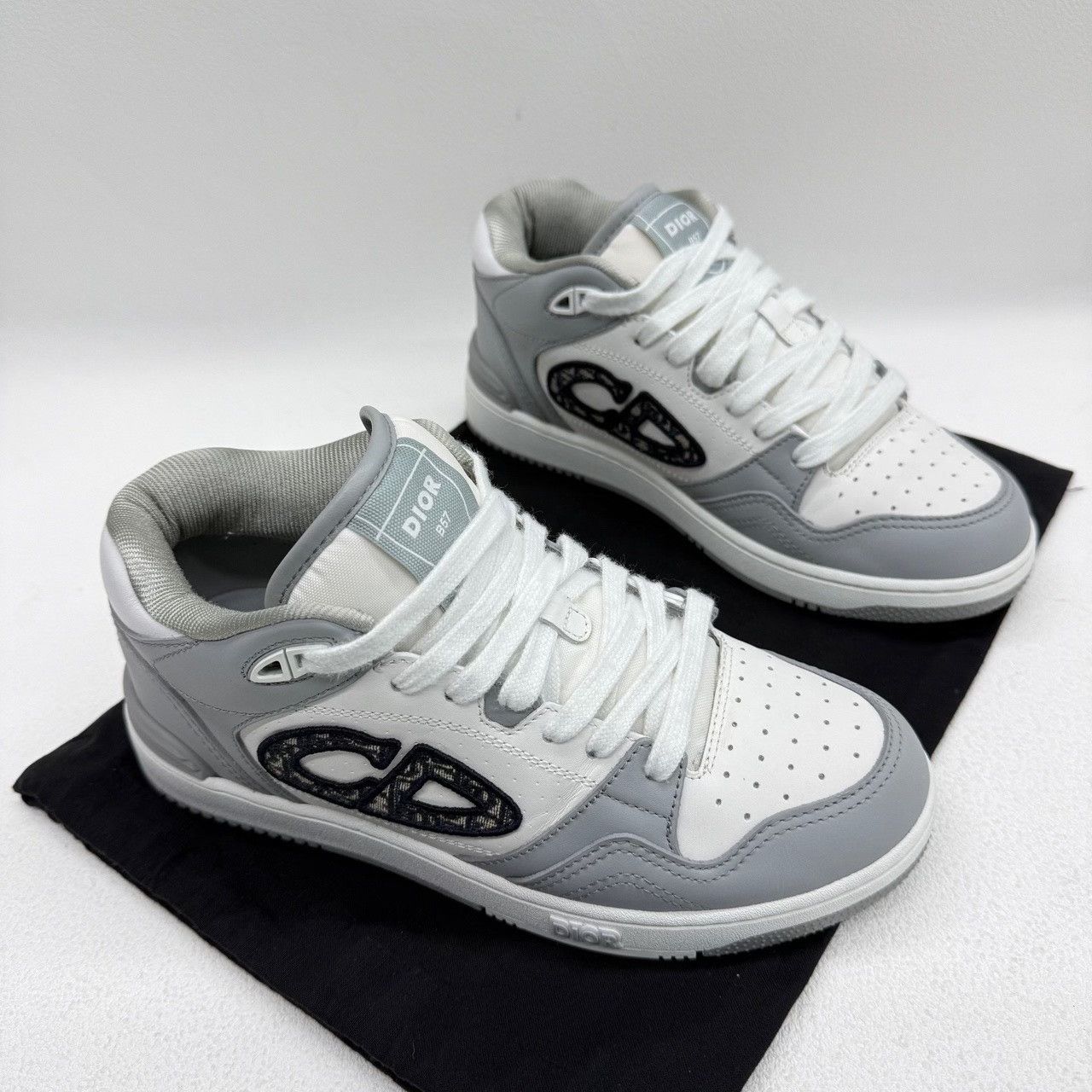 Dior Dior Printed White Lowtop Sneakers us_6 Women Size US 6 / IT 36 - 3 Thumbnail