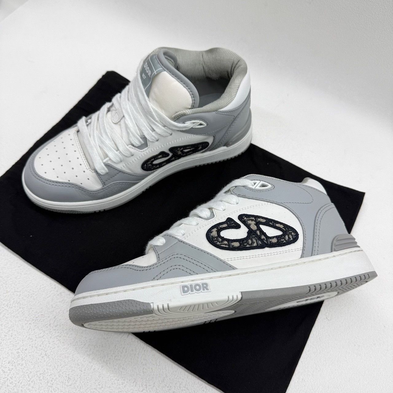 Dior Dior Printed White Lowtop Sneakers us_6 Women Size US 6 / IT 36 - 8 Thumbnail