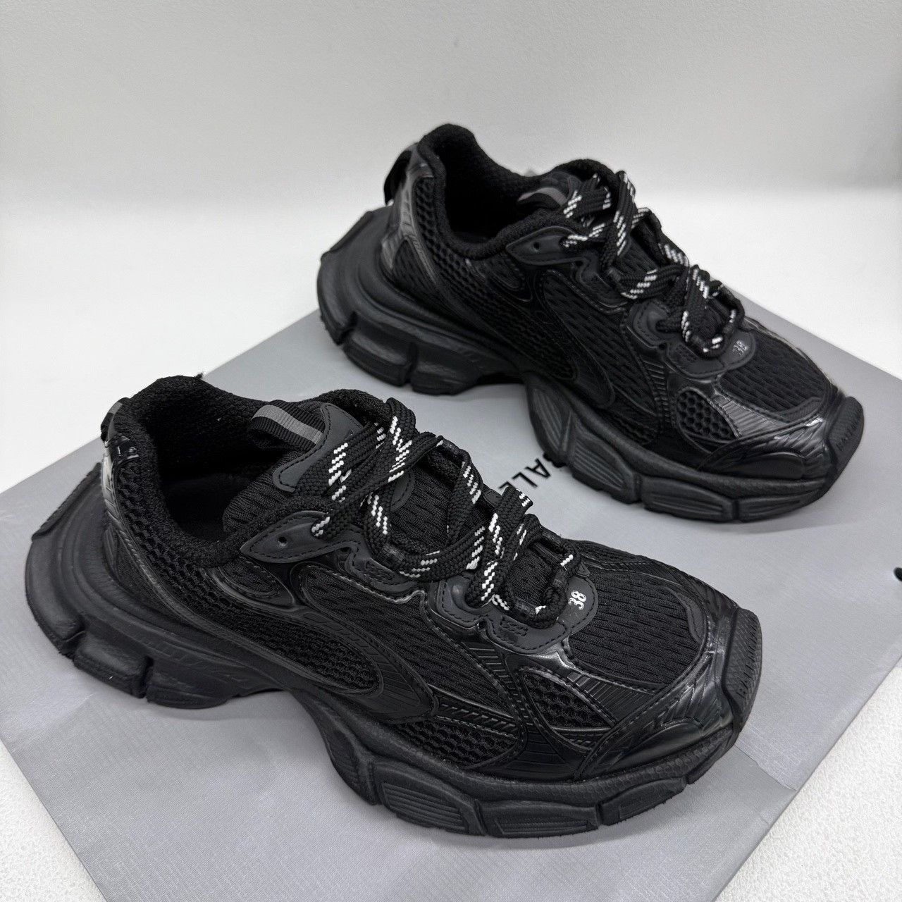 Balenciaga Balenciaga Mesh Black Lowtop Sneakers us_7-5 Women Size US 7.5 / IT 37.5 - 3 Thumbnail