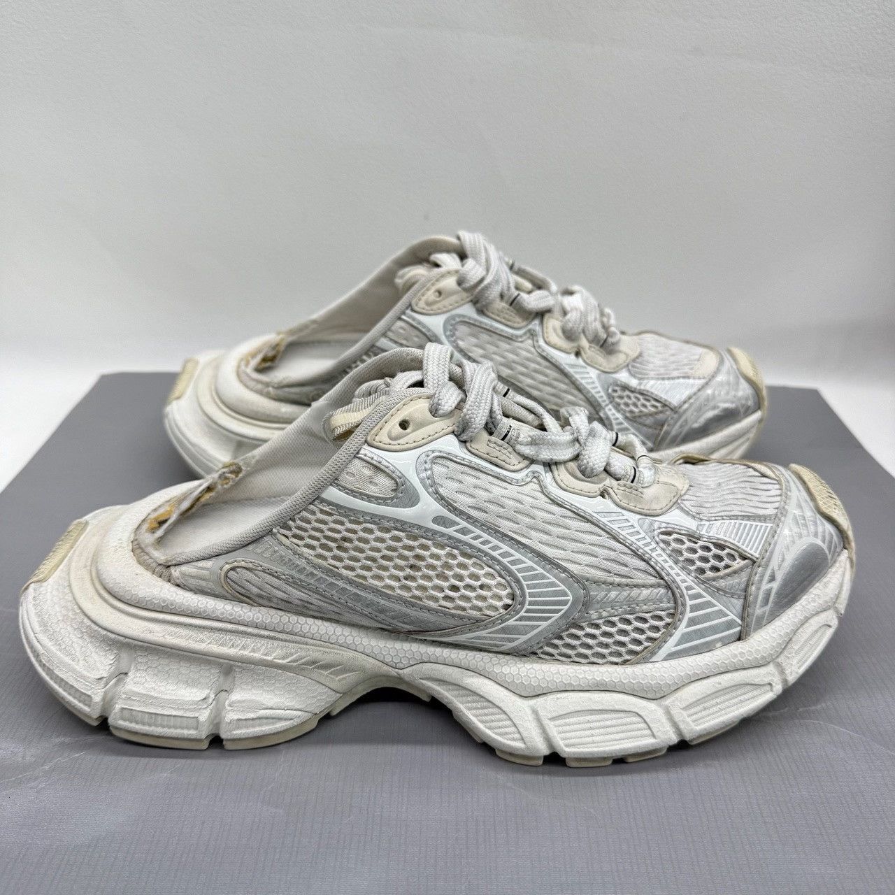 Balenciaga Balenciaga Distressed White Sandals us_7-5 Women Size US 7.5 / IT 37.5 - 4 Thumbnail