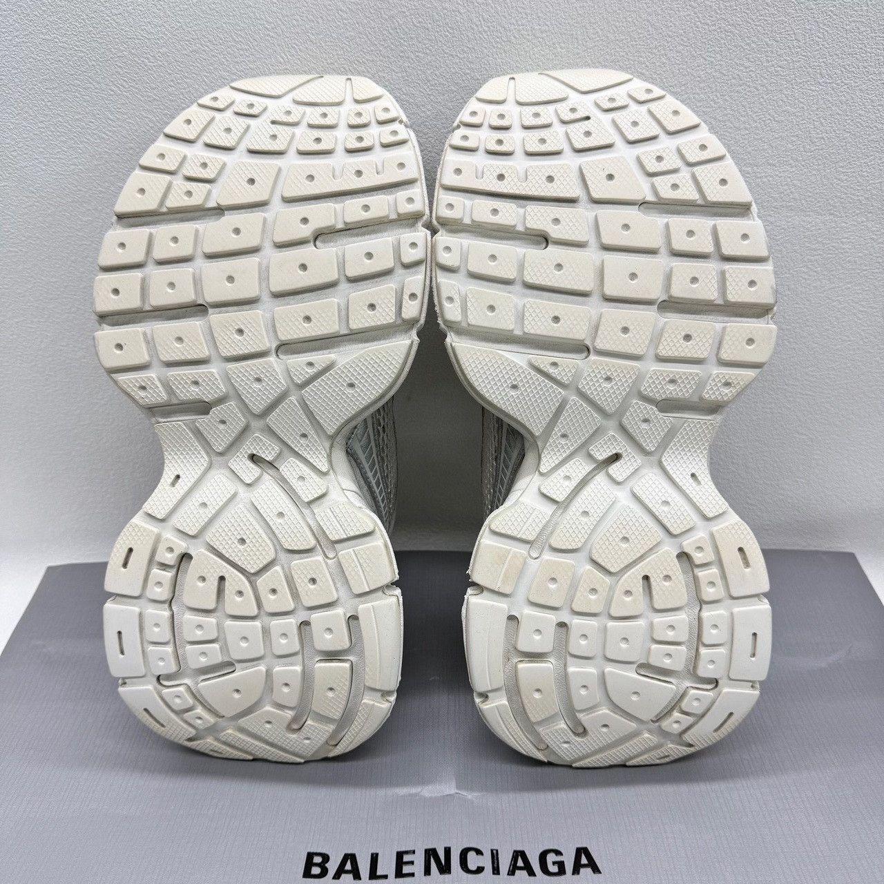 Balenciaga Balenciaga Distressed White Sandals us_7-5 Women Size US 7.5 / IT 37.5 - 7 Thumbnail