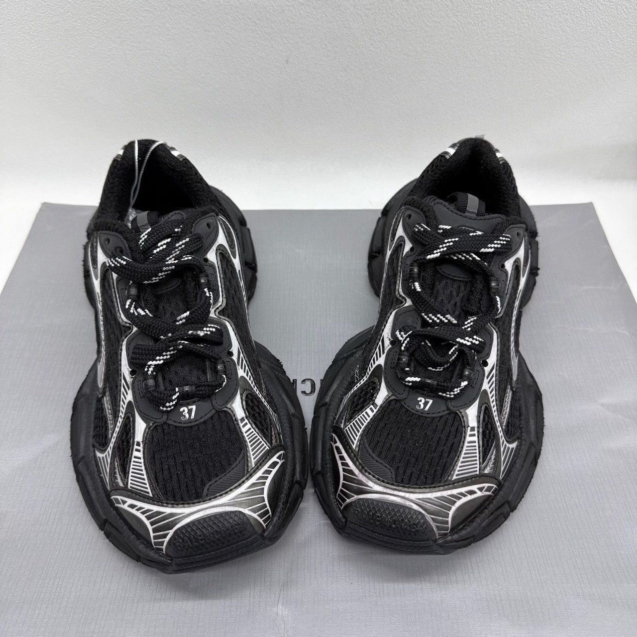 Balenciaga Balenciaga Silver Lowtop Sneakers us_6-5 Women Size US 6.5 / IT 36.5 - 8 Thumbnail