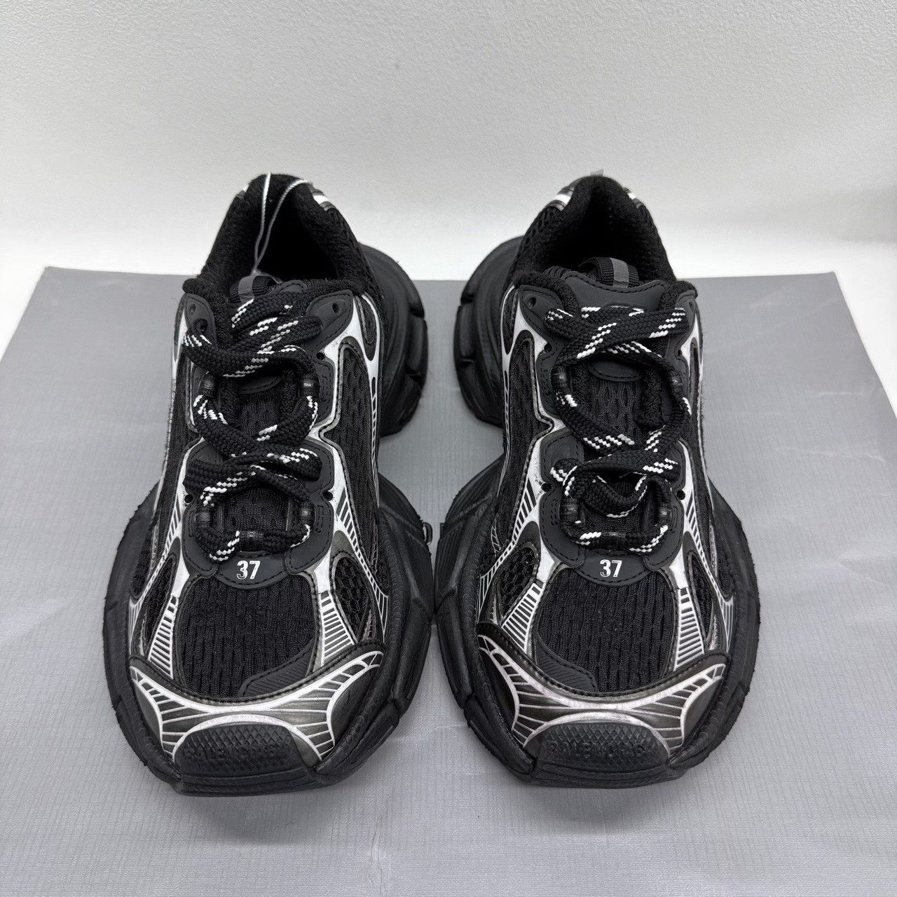 Balenciaga Balenciaga Silver Lowtop Sneakers us_6-5 Women Size US 6.5 / IT 36.5 - 2 Thumbnail