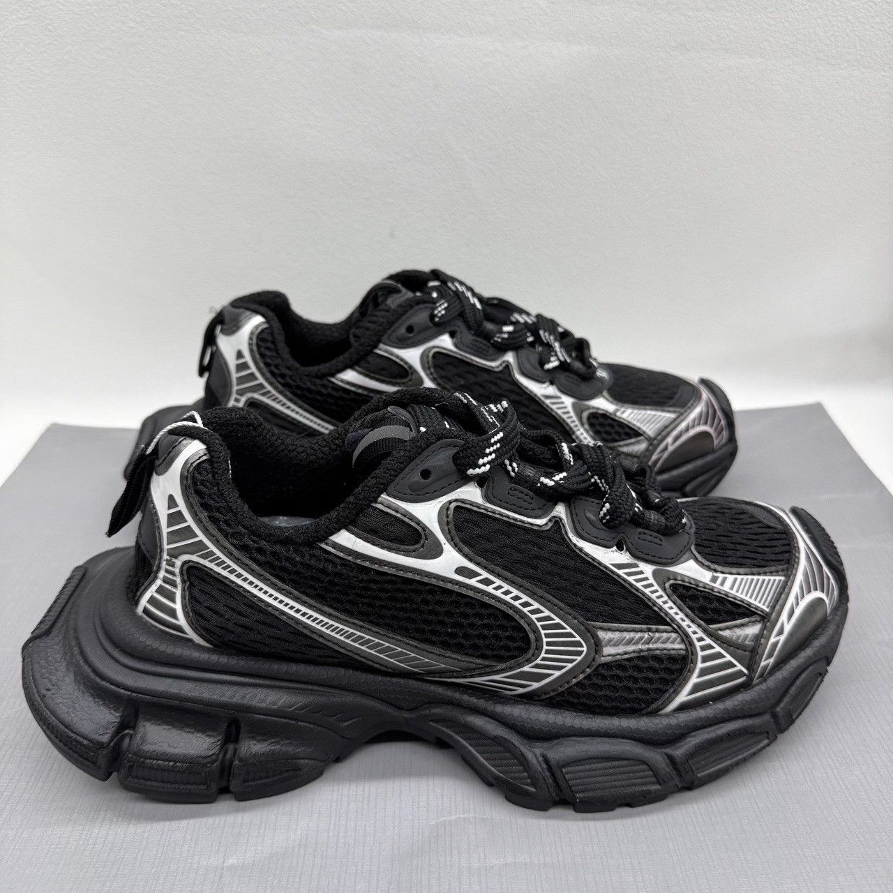 Balenciaga Balenciaga Silver Lowtop Sneakers us_6-5 Women Size US 6.5 / IT 36.5 - 4 Thumbnail