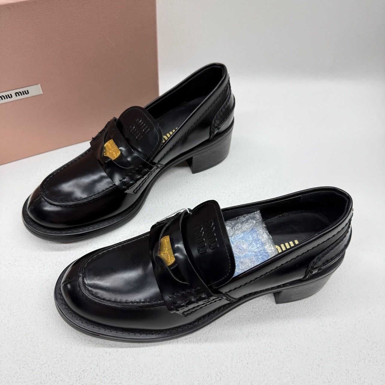 Miu Miu Miu Miu Black Lowtop Sneakers us_5 Women Size US 5 / IT 35 - 2 Thumbnail