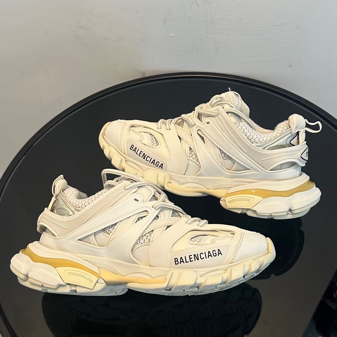 Balenciaga Balenciaga White Lowtop Sneakers us_6 Women Size US 6 / IT 36 - 5 Thumbnail
