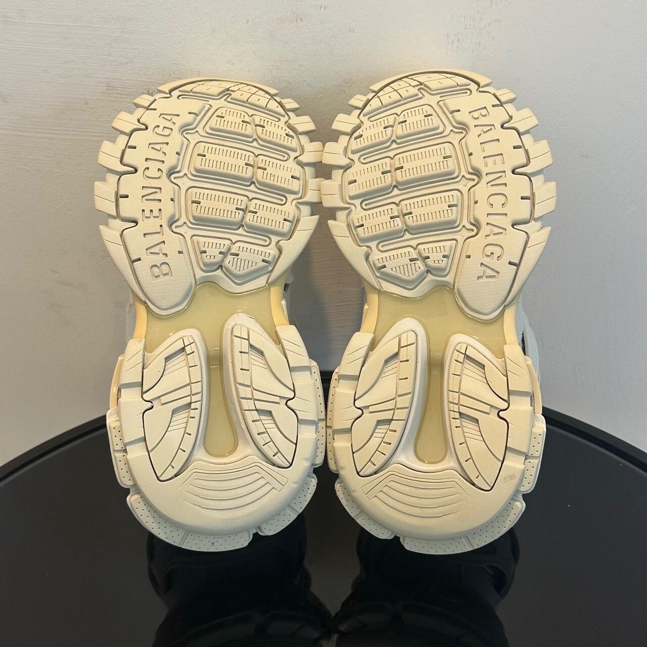 Balenciaga Balenciaga White Lowtop Sneakers us_6 Women Size US 6 / IT 36 - 6 Thumbnail