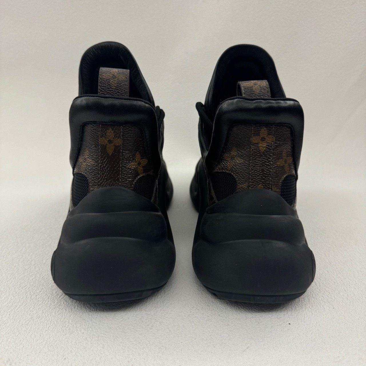 Louis Vuitton Louis Vuitton Black Lowtop Sneakers us_5 Women Size US 5 / IT 35 - 4 Thumbnail