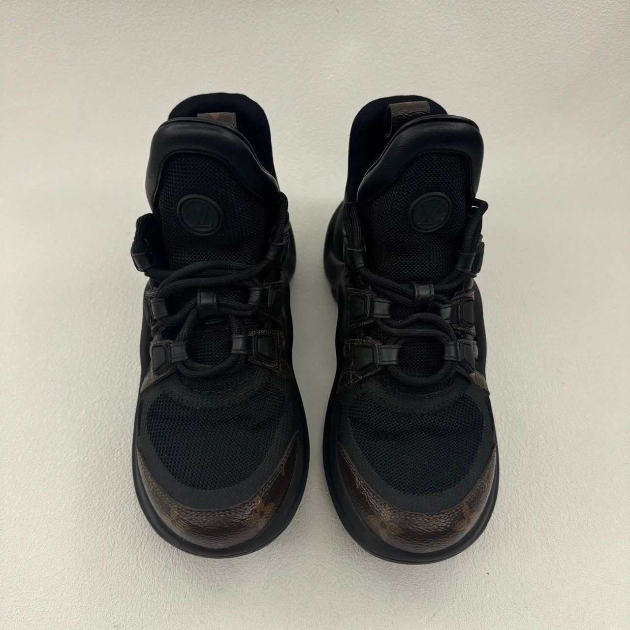 Louis Vuitton Louis Vuitton Black Lowtop Sneakers us_5 Women Size US 5 / IT 35 - 2 Thumbnail
