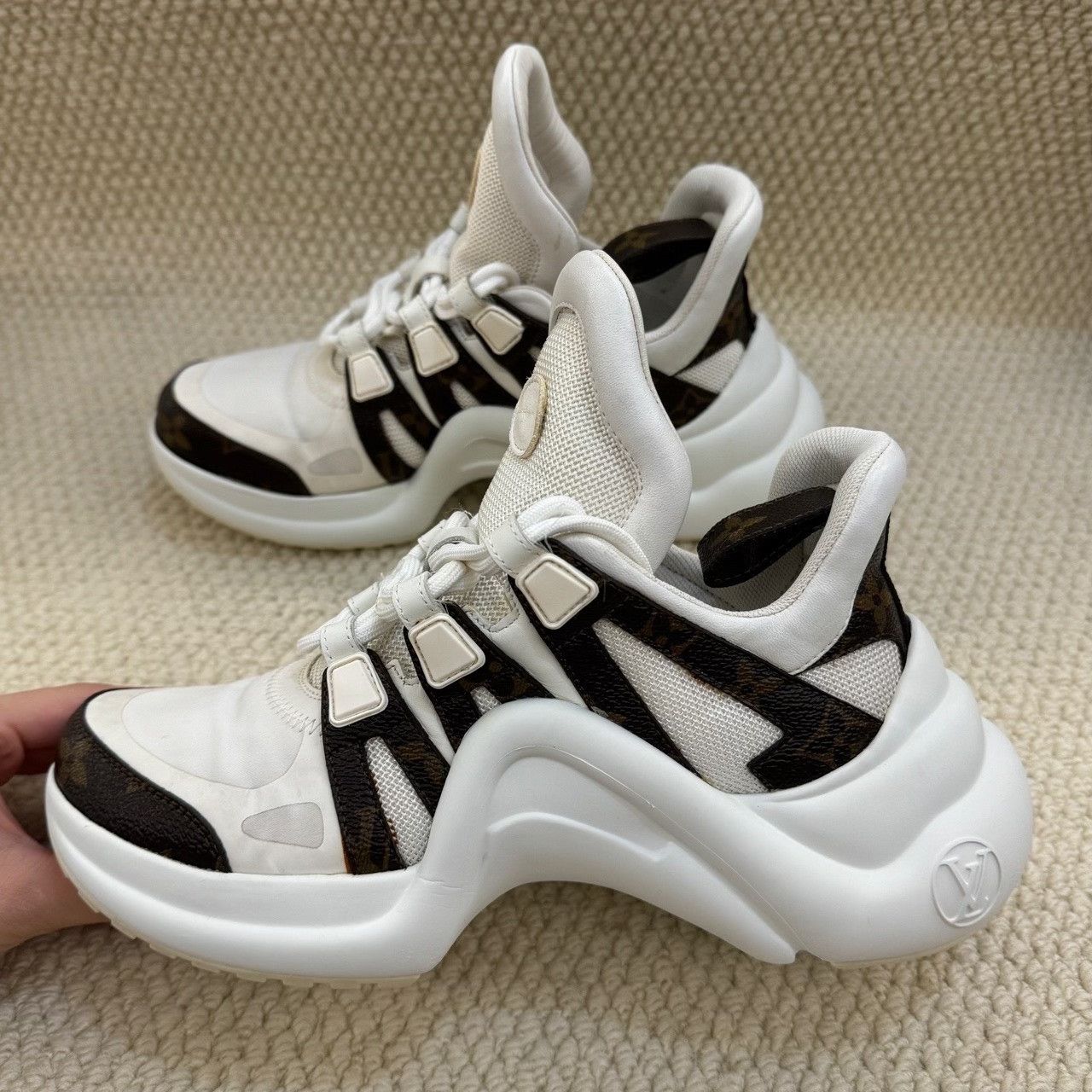 Louis Vuitton Louis Vuitton White Lowtop Sneakers us_5 Women Size US 5 / IT 35 - 8 Thumbnail