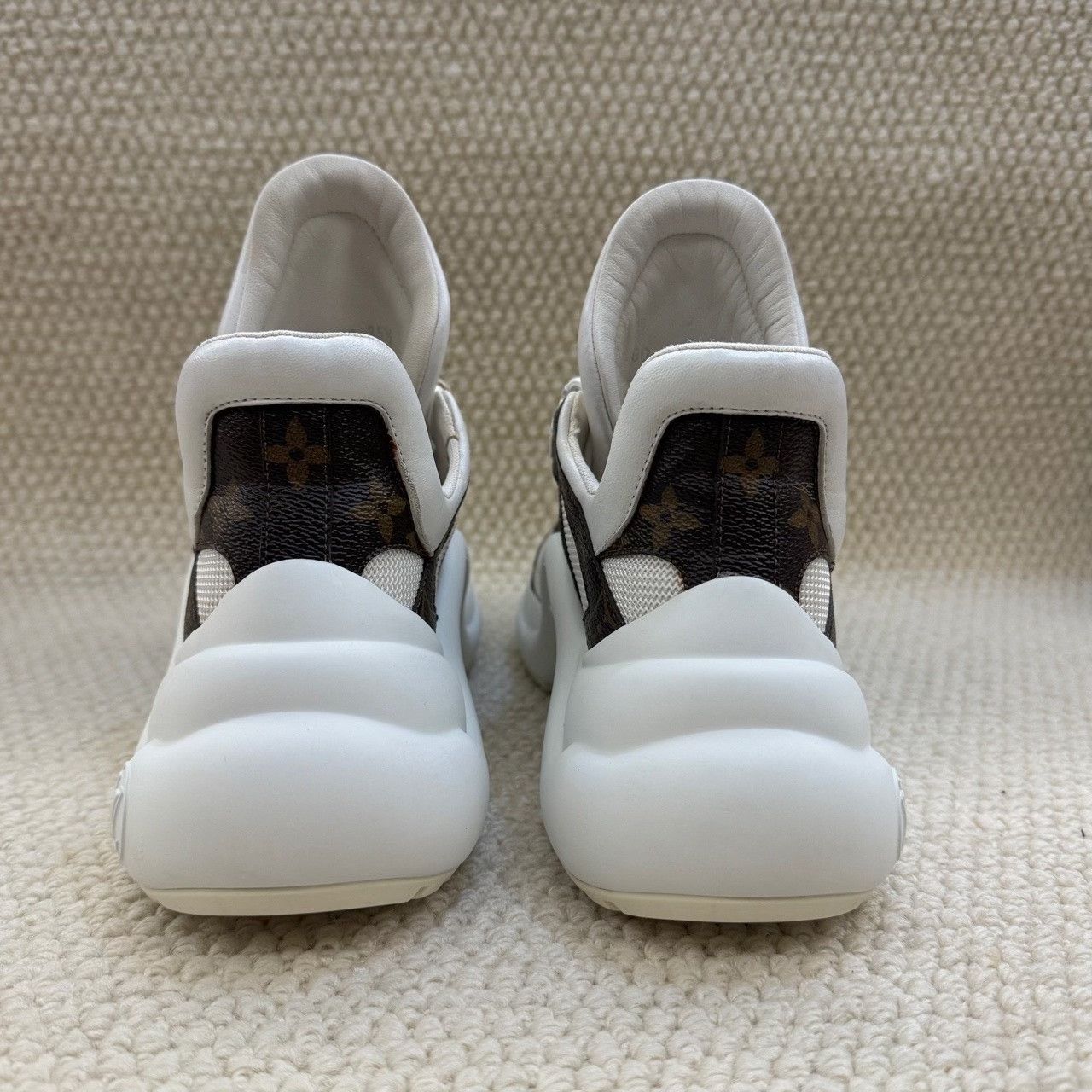 Louis Vuitton Louis Vuitton White Lowtop Sneakers us_5 Women Size US 5 / IT 35 - 4 Thumbnail