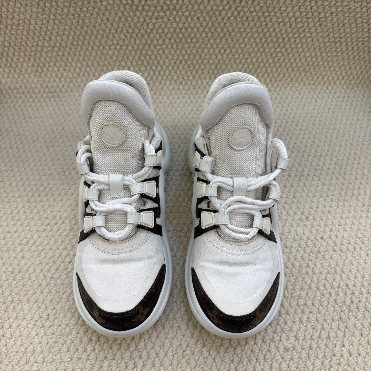 Louis Vuitton Louis Vuitton White Lowtop Sneakers us_5 Women Size US 5 / IT 35 - 2 Thumbnail