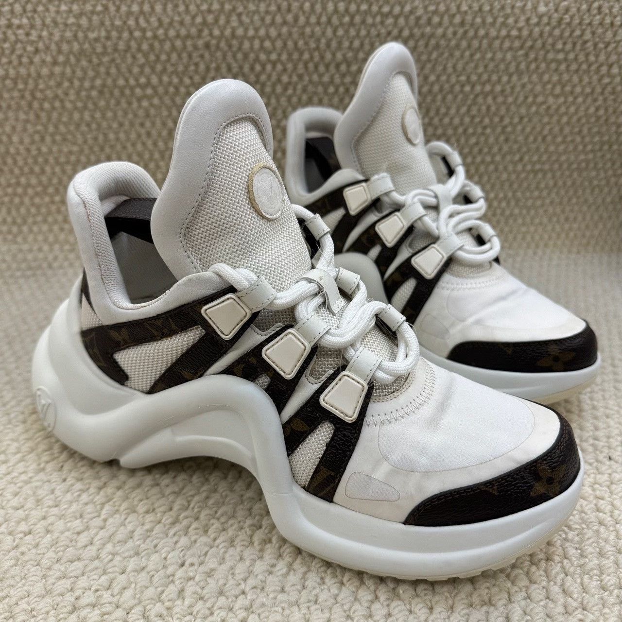 Louis Vuitton Louis Vuitton White Lowtop Sneakers us_5 Women Size US 5 / IT 35 - 3 Thumbnail