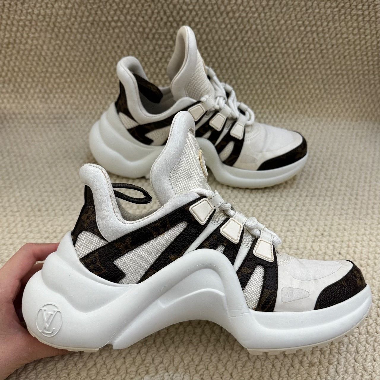 Louis Vuitton Louis Vuitton White Lowtop Sneakers us_5 Women Size US 5 / IT 35 - 7 Thumbnail