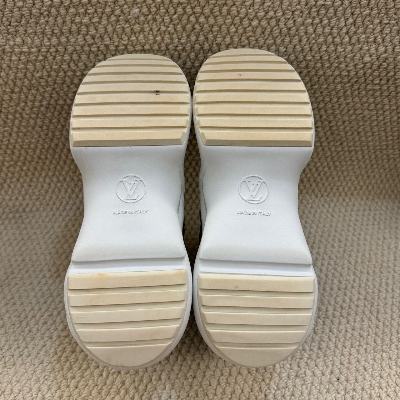 Louis Vuitton Louis Vuitton White Lowtop Sneakers us_5 Women Size US 5 / IT 35 - 6 Thumbnail