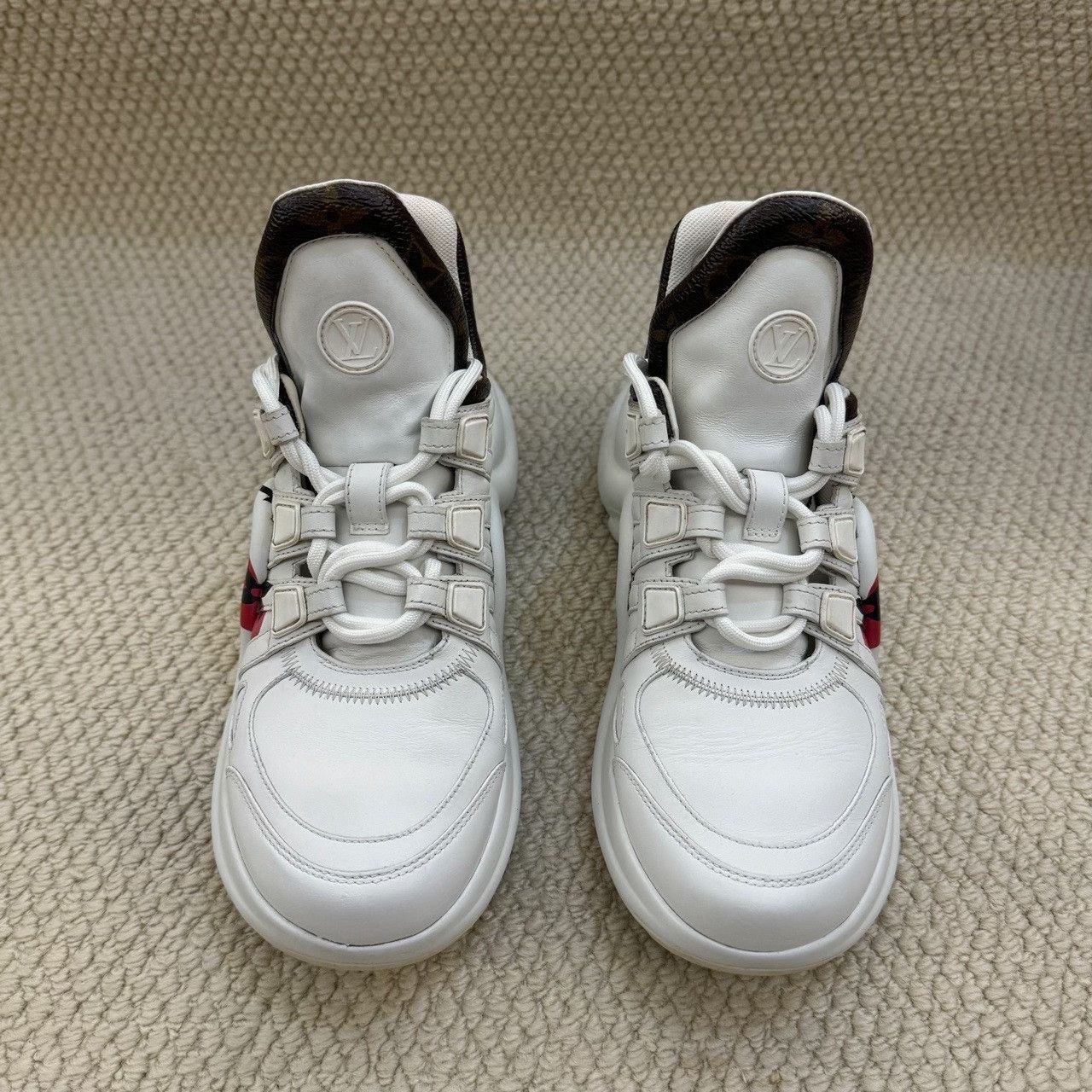 Louis Vuitton Louis Vuitton Limited White Lowtop Sneakers us_6 Women Size US 6 / IT 36 - 2 Thumbnail