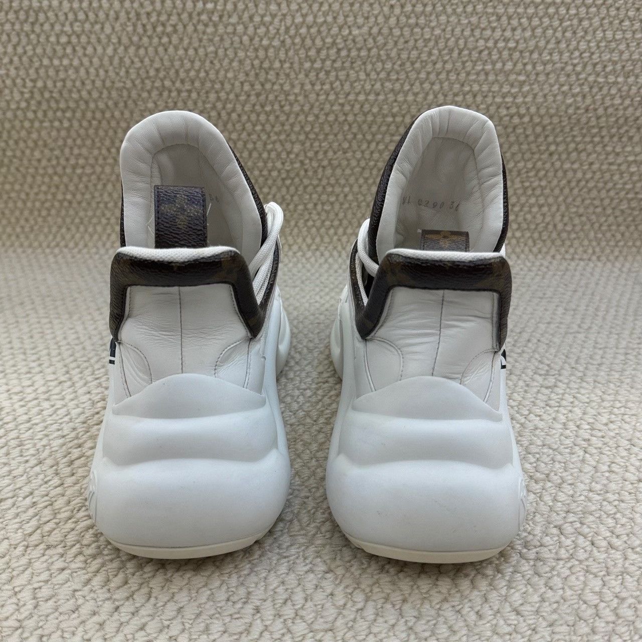 Louis Vuitton Louis Vuitton Limited White Lowtop Sneakers us_6 Women Size US 6 / IT 36 - 5 Thumbnail