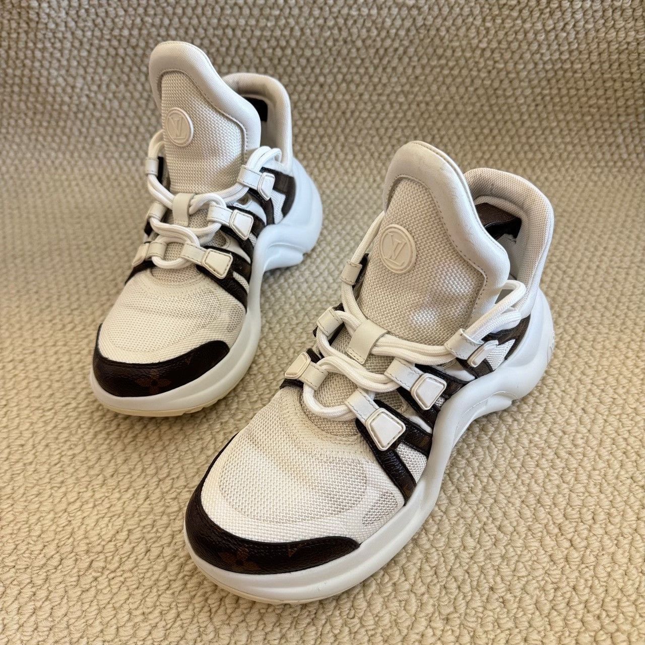 Louis Vuitton Louis Vuitton White Lowtop Sneakers us_6 Women Size US 6 / IT 36 - 7 Thumbnail