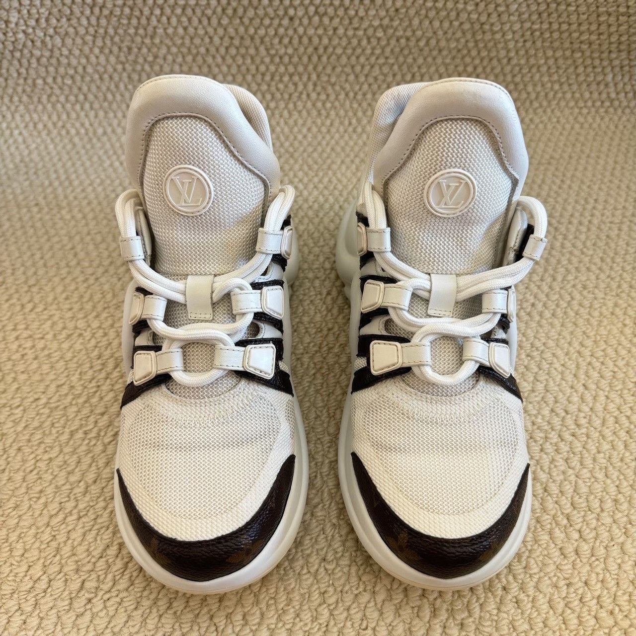 Louis Vuitton Louis Vuitton White Lowtop Sneakers us_6 Women Size US 6 / IT 36 - 2 Thumbnail