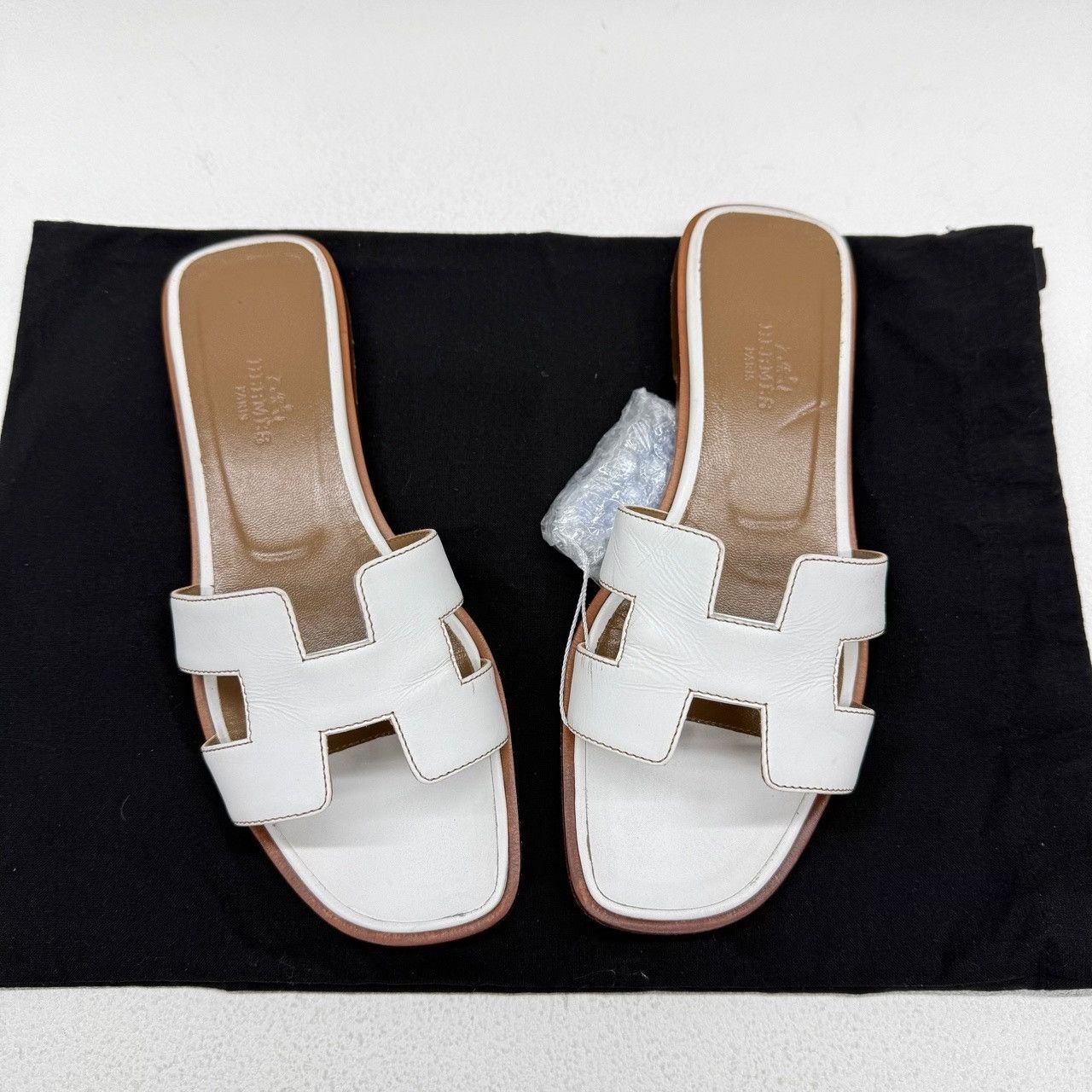 Hermes Hermes White Sandals us_6 Women Size US 6 / IT 36 - 8 Thumbnail