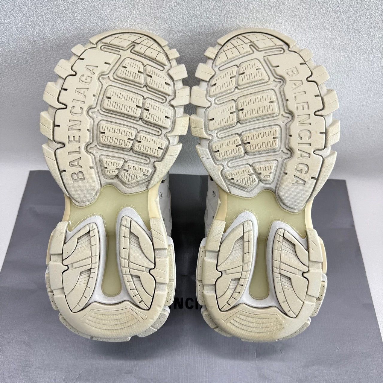Balenciaga Balenciaga Mesh White Lowtop Sneakers 8.5 Men Size US 8.5 / EU 41-42 - 7 Thumbnail
