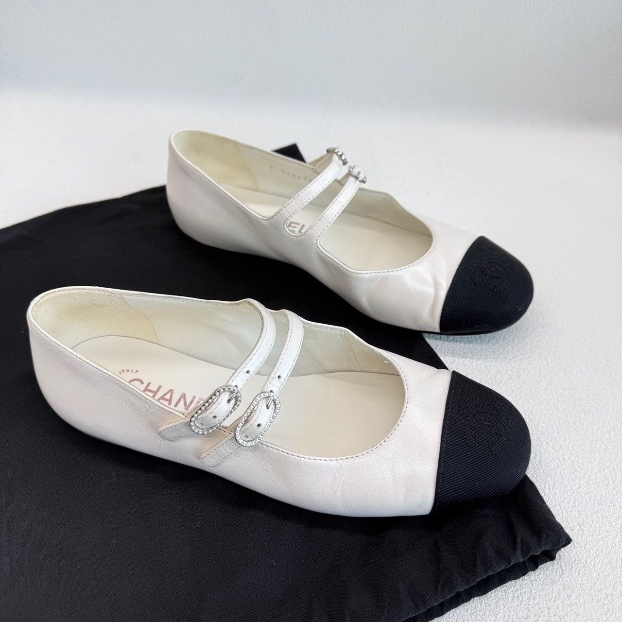 Chanel Chanel Leather White Lowtop Sneakers us_6 Women Size US 6 / IT 36 - 3 Thumbnail