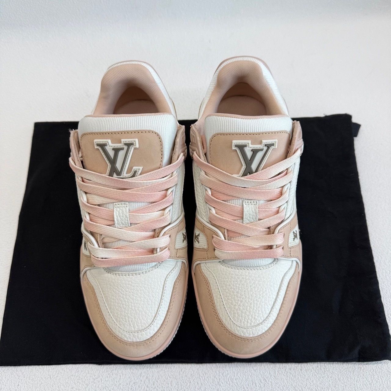 Louis Vuitton Louis Vuitton Pink Lowtop Sneakers us_6 Women Size US 6 / IT 36 - 3 Thumbnail